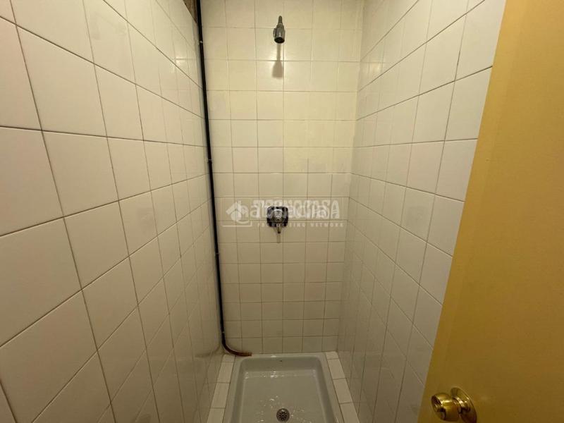 Foto b1670685-fd0d-4e01-949d-5db4e07e343f. Local comercial nave en venta en Simancas Madrid
