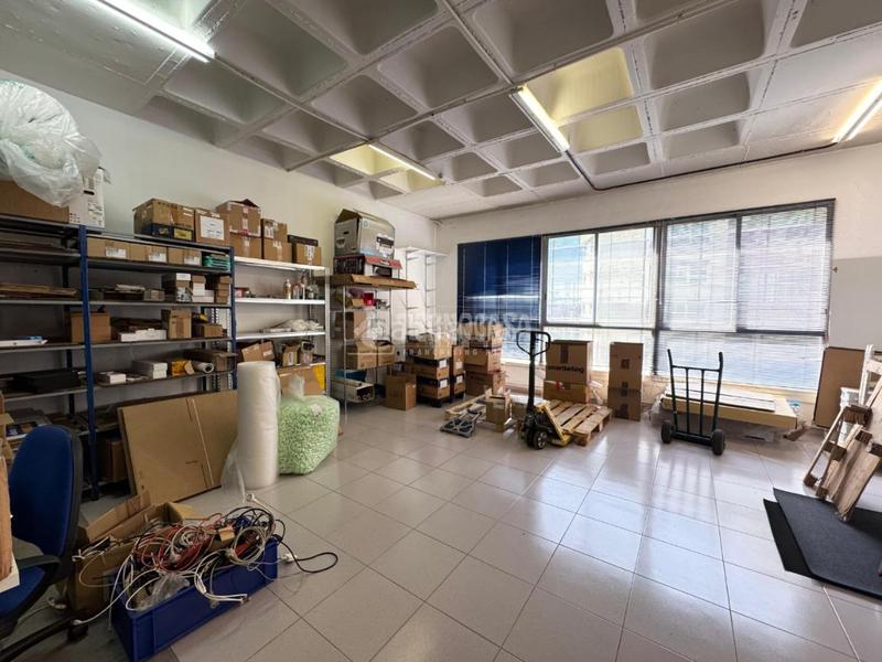 Foto c0865da2-784a-4578-a389-9af6c8382db1. Local comercial nave en venta en Simancas Madrid