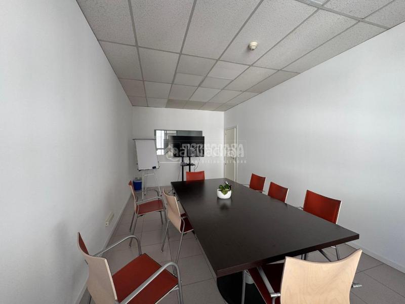 Foto d07a76d3-985b-4377-b932-69ea323471c9. Local comercial nave en venta en Simancas Madrid