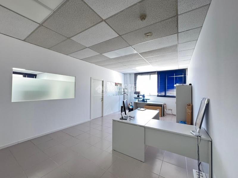 Foto de063892-f209-4064-b832-ce0b8f871303. Local comercial nave en venta en Simancas Madrid