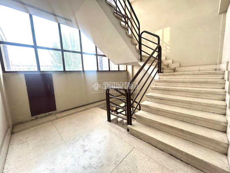 Foto 223bdb11-e6fb-46c5-afbd-e299f28d8c7c. Local comercial a Simancas Madrid