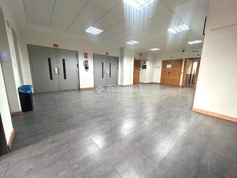 Foto 2dba5cc5-84e3-4c84-b9c1-6a4c00646203. Local comercial a Simancas Madrid