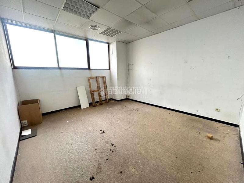 Foto 3b547116-4a98-4692-a232-7745e9f9ab75. Local comercial a Simancas Madrid