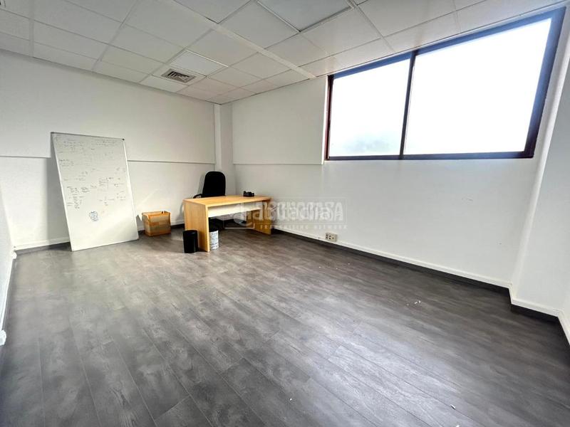 Foto a4dd0306-1f0e-41f3-a3e6-987fae0a54b8. Local comercial a Simancas Madrid