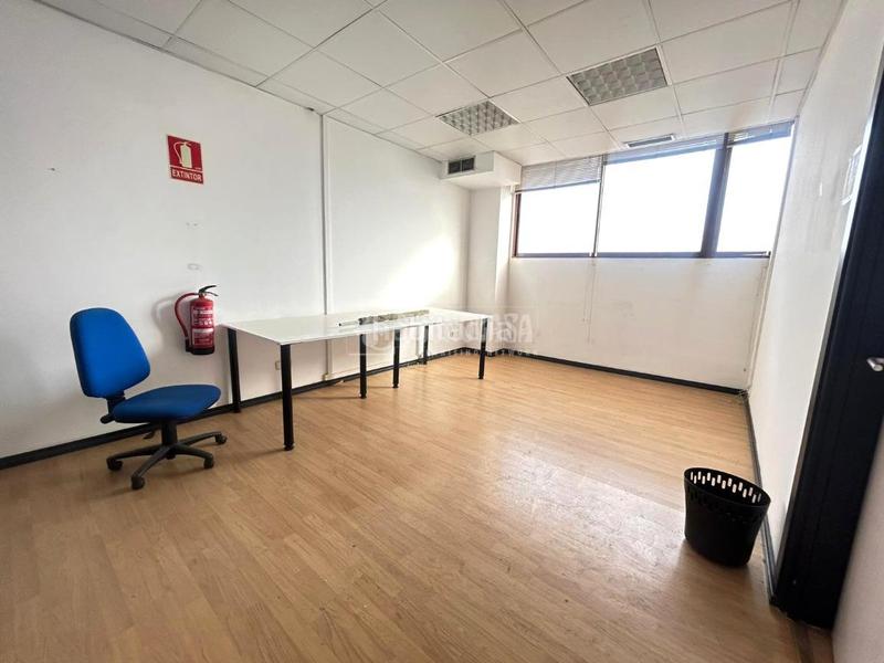 Foto bb7133aa-6715-495a-a1b2-d4b58da6872c. Local comercial a Simancas Madrid