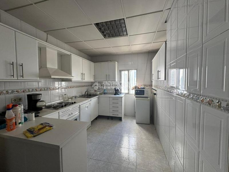 Foto 3aef491d-2ea3-43a2-a96f-7392a6a27898. Locale commerciale con riscaldamento in Simancas Madrid