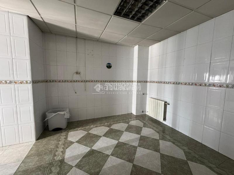 Foto f0800e63-772b-4a8f-987f-946dd8399cf2. Locale commerciale con riscaldamento in Simancas Madrid