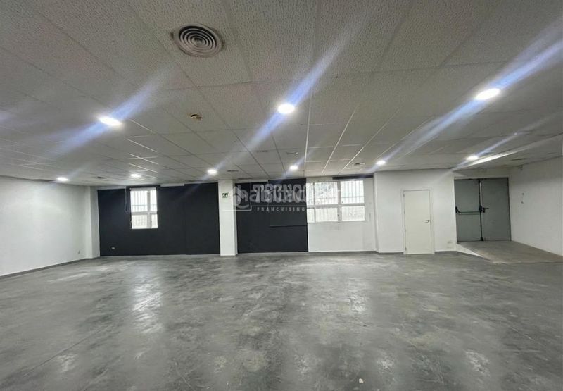 Foto 470f8bdc-e6d4-4b8c-9048-246be3089d81. Local comercial a Simancas Madrid