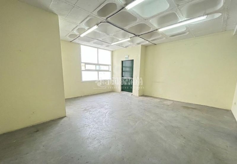Foto 668ebac3-4753-46d5-be18-872279950b04. Local comercial a Simancas Madrid
