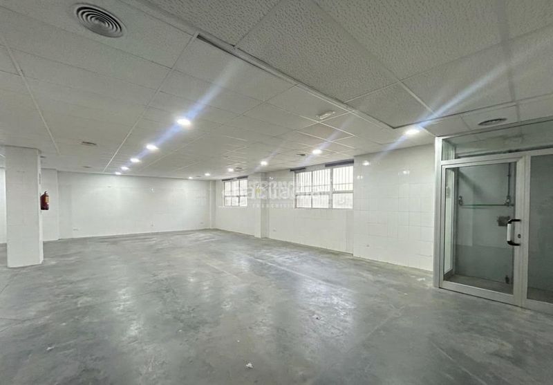 Foto 6d30d632-f5cd-41c2-bc7c-44039dc52fbb. Local comercial a Simancas Madrid