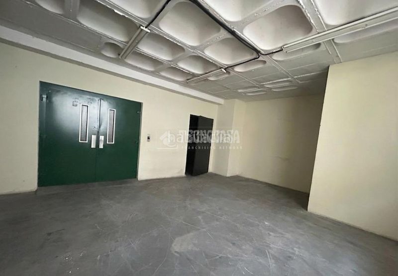 Foto f199d7e9-8b56-4f59-9bfd-cbca80c643a5. Local comercial a Simancas Madrid