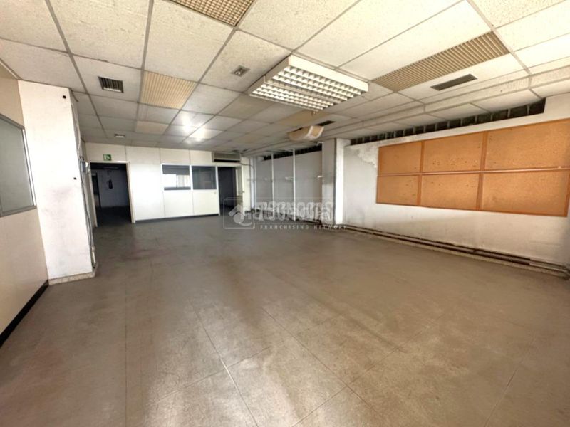Foto 79515d09-e159-4b2d-aada-a10c6ee2025d. Local comercial amb calefacció a Simancas Madrid