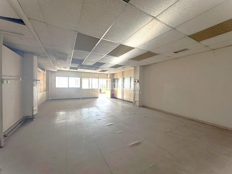 Foto e81f6e9c-e707-4a62-8a85-e6bfd270a74b. Local comercial amb calefacció a Simancas Madrid