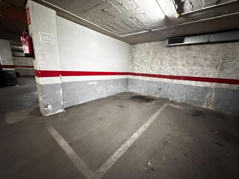 Foto d4a5f6d8-d28a-4d00-89f3-d215106ab632. Aparcament cotxe a Santa Eulàlia Hospitalet de Llobregat (L´)