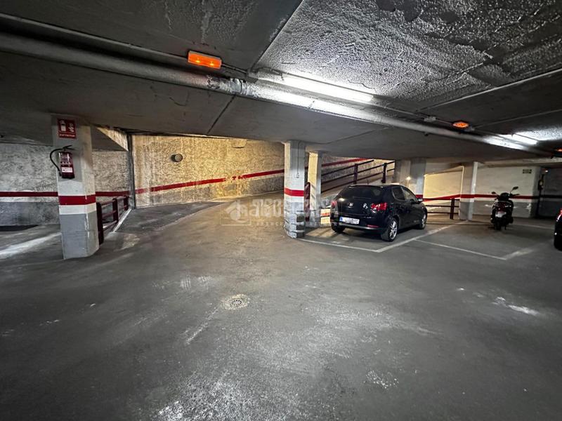 Foto f1fc5729-3ef9-4b04-a1d6-7369ab988470. Aparcament cotxe a Santa Eulàlia Hospitalet de Llobregat (L´)