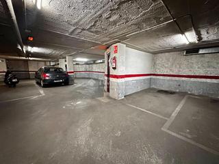 Parking voiture dans Santa Eullia. Boxplaza de garaje en venta en lhospitalet de llobregat