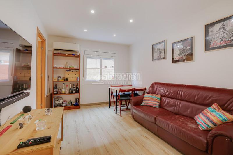 Foto 165fb204-04c3-46aa-bfc9-00a3e69e2843. Piso  en venta en lhospitalet de llobregat en Hospitalet de Llobregat (L´)