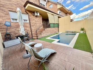 Casa aparellada a Estación-Cruz Roja. Casa en venta en illescas