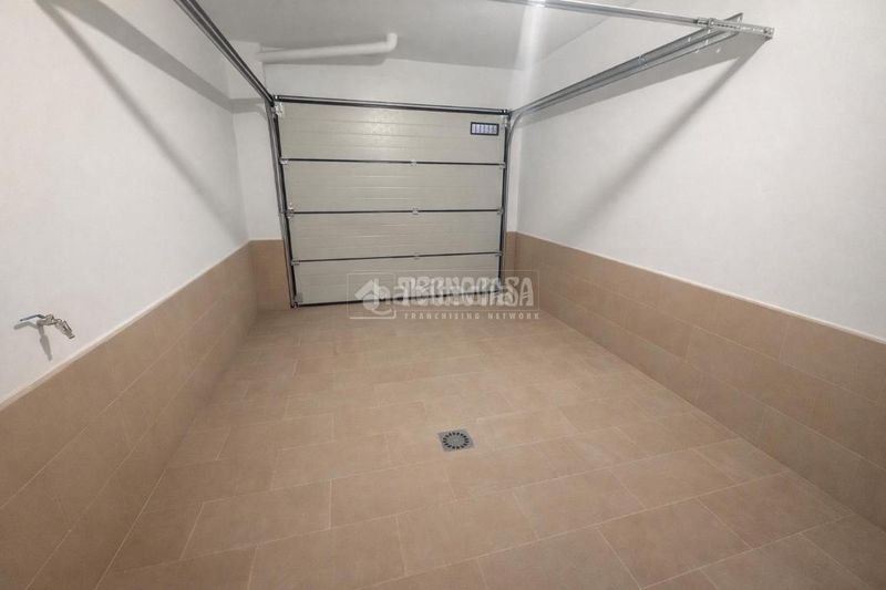 Foto 440ff856-4ce2-4eb7-abd2-7aabd33af945. Casa aparellada amb calefacció a Yuncos
