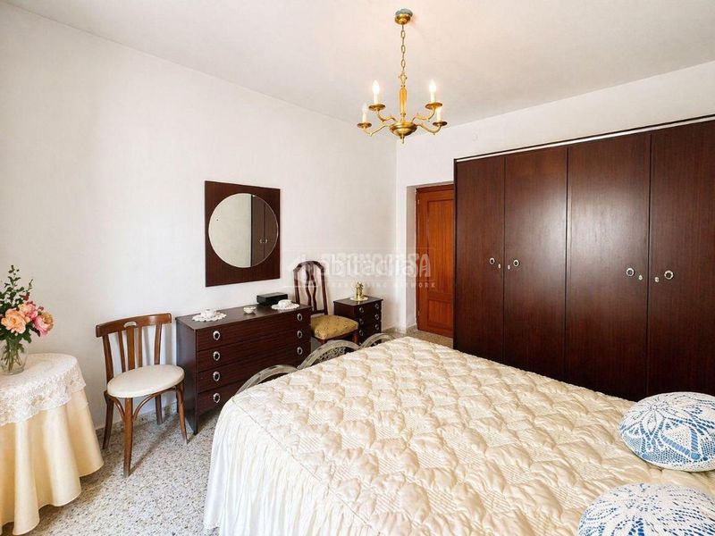 Foto 11135333-d873-4be2-9010-64006a412caa. Casa aparellada a Centro Illescas