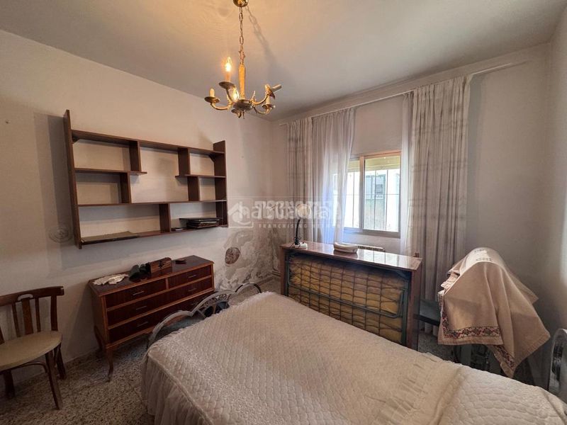 Foto b173cd9d-4e65-4bd2-a3e3-14ca989d7f24. Casa aparellada a Centro Illescas