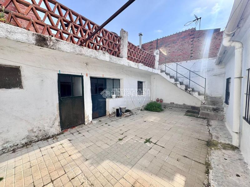 Foto e4a3b616-4bb7-408d-8cfd-a5bf1f7568f2. Casa aparellada a Centro Illescas