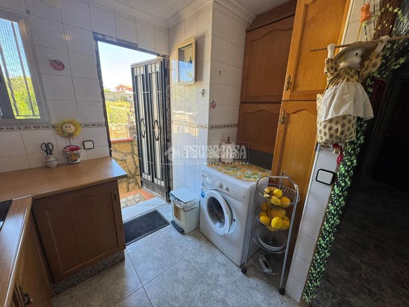 Foto 29a3ff41-f129-4972-8ec5-a0568cb53b3a. Casa amb aparcament piscina a Montroi / Montroy