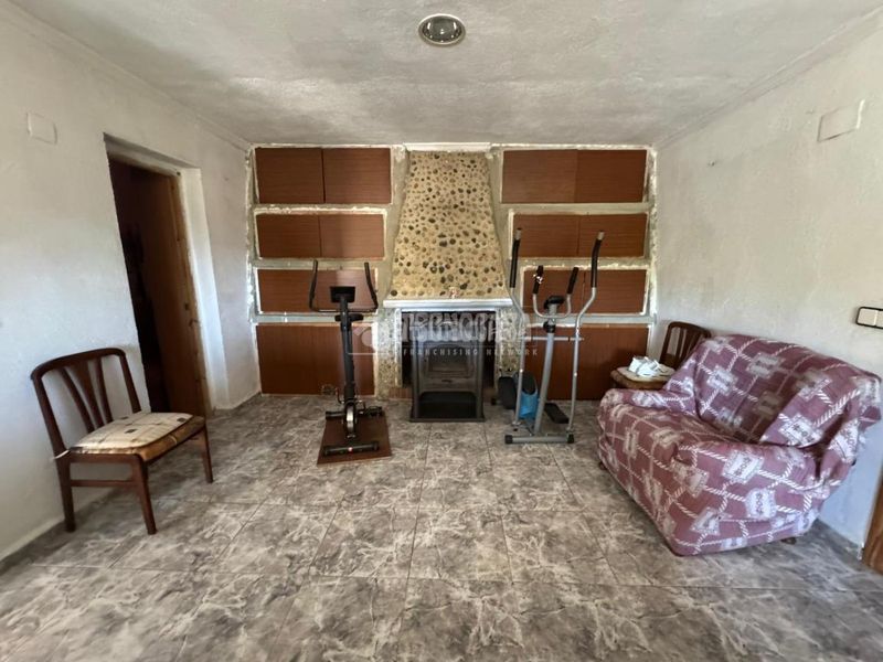 Foto 30a358a1-3d03-419f-8929-350620a01775. Casa amb aparcament piscina a Montroi / Montroy