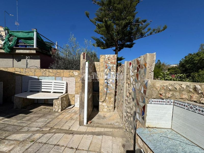 Foto 42be2f2b-34df-42ad-b0b4-5afee7a8e5f7. Casa amb aparcament piscina a Montroi / Montroy
