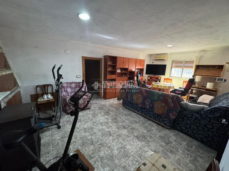 Foto c35418fe-bede-471a-b44d-ac2f513504a2. Casa amb aparcament piscina a Montroi / Montroy