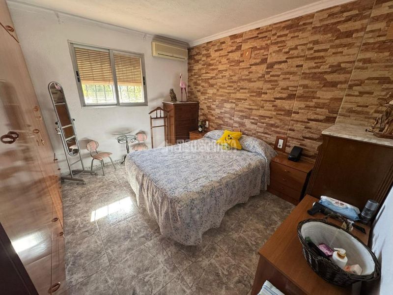 Foto eb4798ea-b5ef-44a1-b486-50c4fa338bb8. Casa amb aparcament piscina a Montroi / Montroy