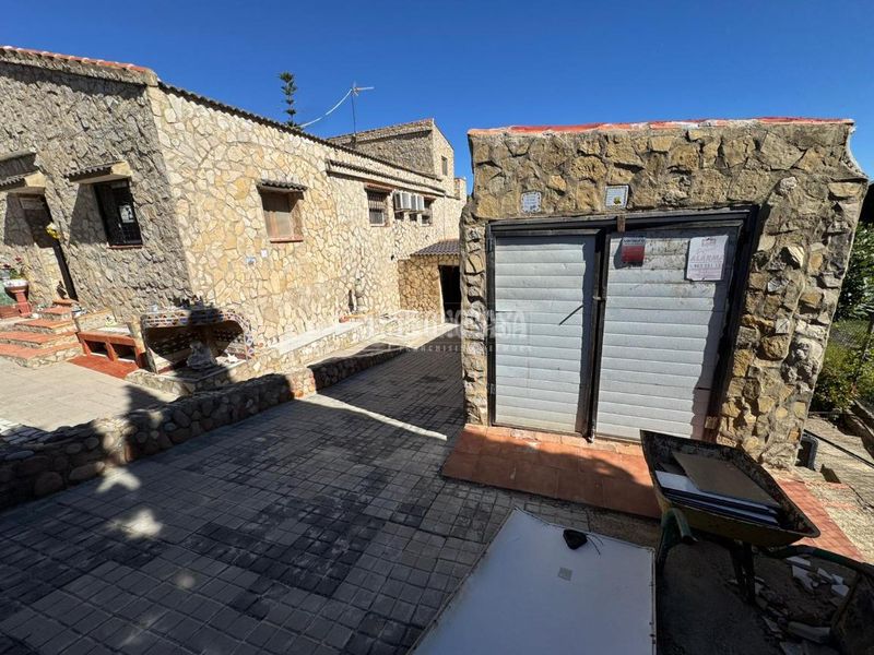 Foto f17e4976-21ba-4d66-a28b-2ae284d9203c. Casa amb aparcament piscina a Montroi / Montroy