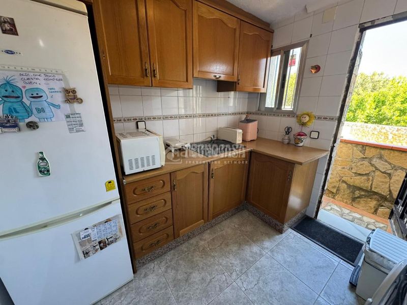 Foto f23221c2-230d-4cd4-8ad2-1186d6029450. Casa amb aparcament piscina a Montroi / Montroy