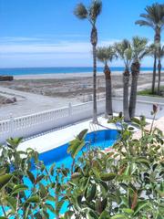 Xalet a Atalaya 2. Magnifica villa en frente del mar con acceso directo a la playa