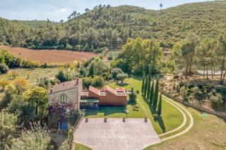 Xalet a Boadella i les Escaules. Tu oasis en el alt empordà, una masía singular