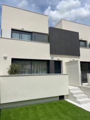 Casa adossada a Luxemburgo. Residencial vegasol  homes