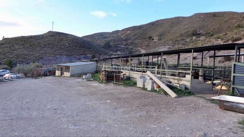 Foto 8343eada-146d-43ea-9ffe-fae391e06b93. Masía en el fas casa de campo con 11 hectáreas vivienda, naves, agua, luz y gran potencial agrícola o turístico en Cantoria