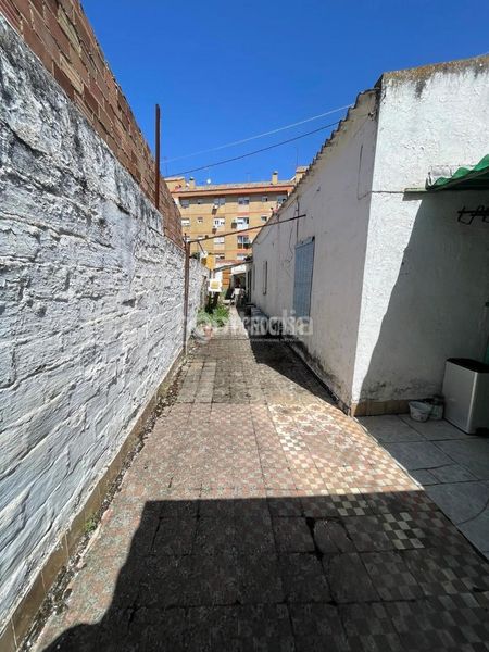 Foto 4ba30cfc-970c-4b7c-b1a1-db1b801bc970. Casa aparellada a Isla Chica Huelva