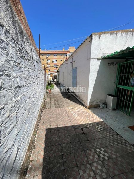 Foto a829a5ae-63fe-4393-8531-f0b09a9db922. Casa aparellada a Isla Chica Huelva