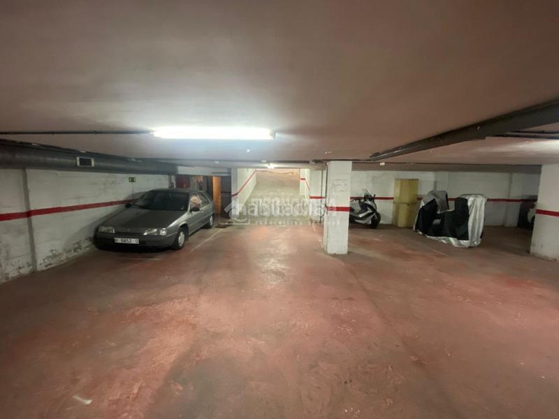 Foto 4333553b-053a-4f19-9c5f-65d04e05cb64. Parking voiture dans Isla Chica Huelva