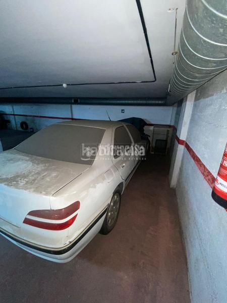 Foto 85843572-df90-4302-9389-61a7a0db7cbe. Parking voiture dans Isla Chica Huelva