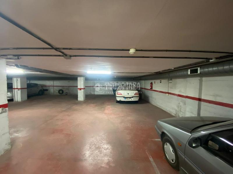 Foto d13c18c5-3d0a-438a-9bf1-8fb80134b1ba. Parking voiture dans Isla Chica Huelva