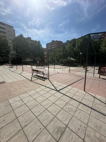 Foto 4857eb5d-c905-43f0-9ebf-93ab5b047980. Autoparkplatz in Centro Fuenlabrada