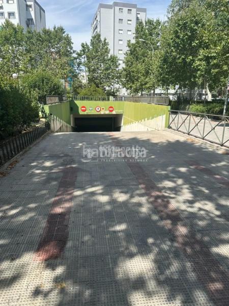 Foto f9f3feff-28c4-4af7-b6f3-5ad2d57602ca. Autoparkplatz in Centro Fuenlabrada