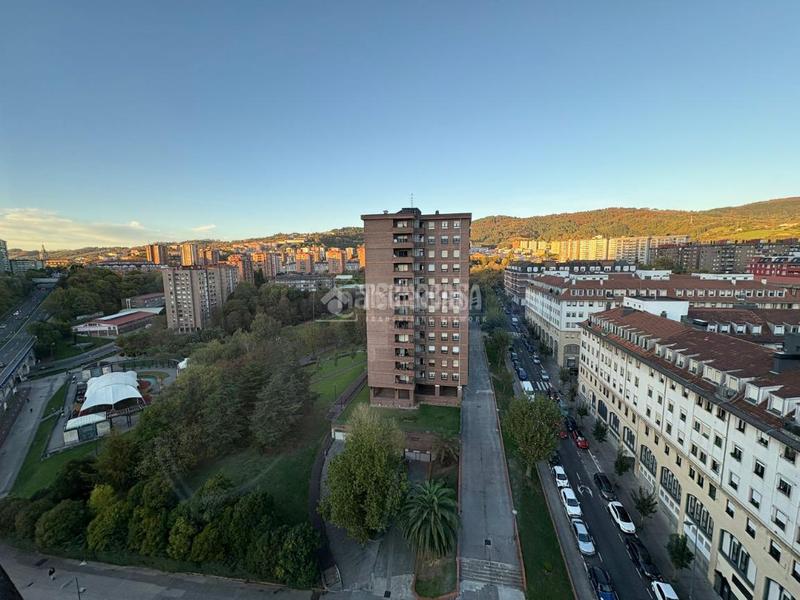 Foto 5b4a097a-224f-46c7-97b8-7716b973338f. Flat with parking in Txurdinaga Bilbao