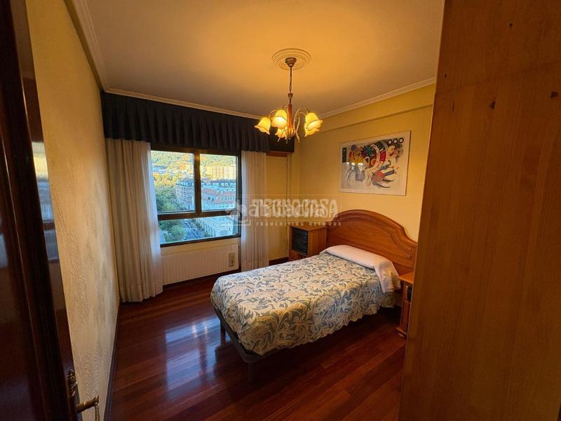 Foto bfcd2c38-1384-4499-928a-f035db767aa9. Flat with parking in Txurdinaga Bilbao