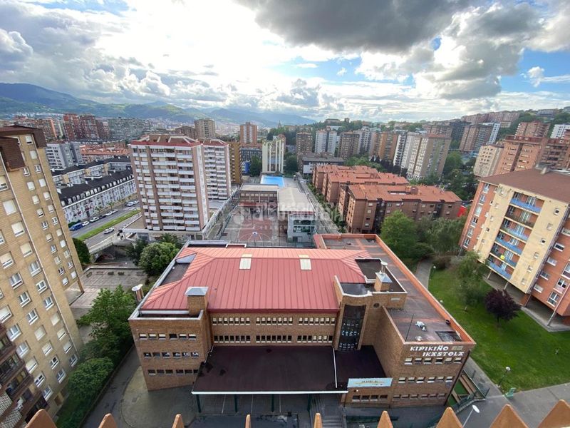 Foto c3978802-553d-4f25-b6fb-2d425c959020. Piso  en venta en Txurdinaga Bilbao