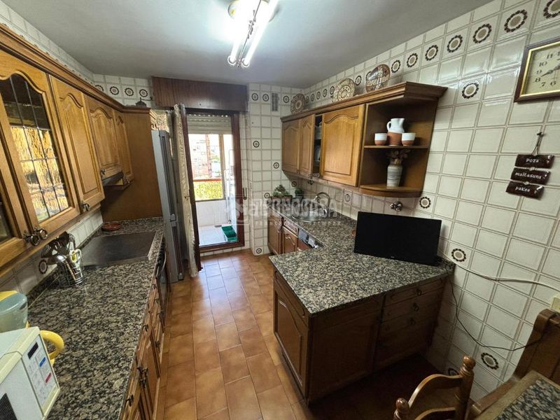 Foto e12f1caa-2f85-4575-8333-74f8bddd7f66. Piso  en venta en Txurdinaga Bilbao