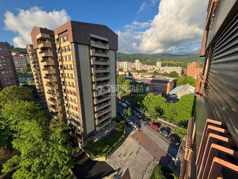Foto e555052d-dad4-4db7-b0de-87d162be9a87. Piso  en venta en Txurdinaga Bilbao