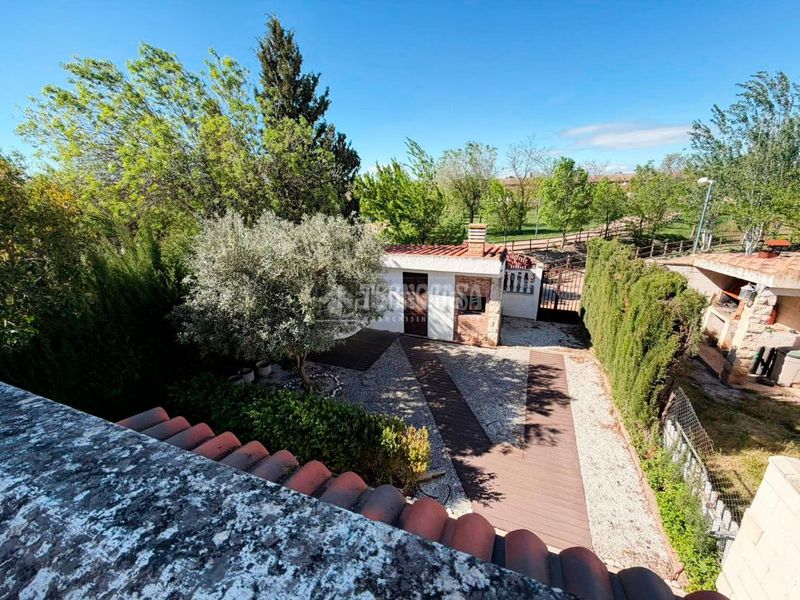 Foto 06e4a8c9-72fd-4709-9f9d-84a38854e200. Casa con riscaldamento parcheggio piscina in Pinseque